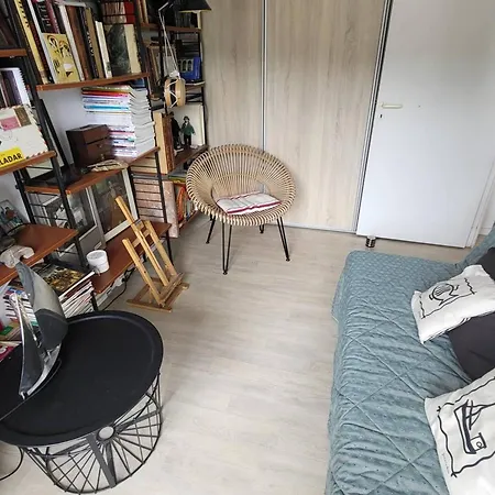 En Duplex Avec Piscine, Proche Et Piste Cyclable A - Fr-1-792-39