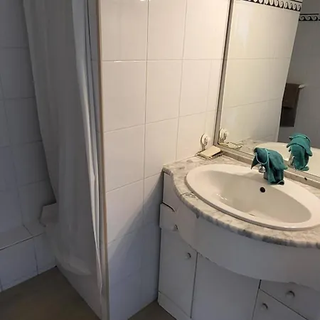 En Duplex Avec Piscine, Proche Et Piste Cyclable à - Fr-1-792-39 *