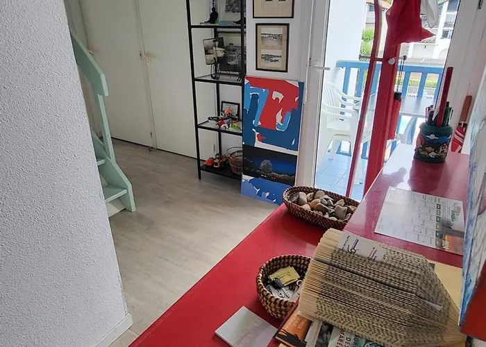 En Duplex Avec Piscine, Proche Et Piste Cyclable à - Fr-1-792-39 *